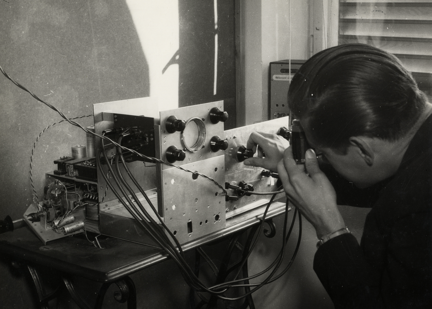 Herbert W. Franke at an analogue computer, 1954