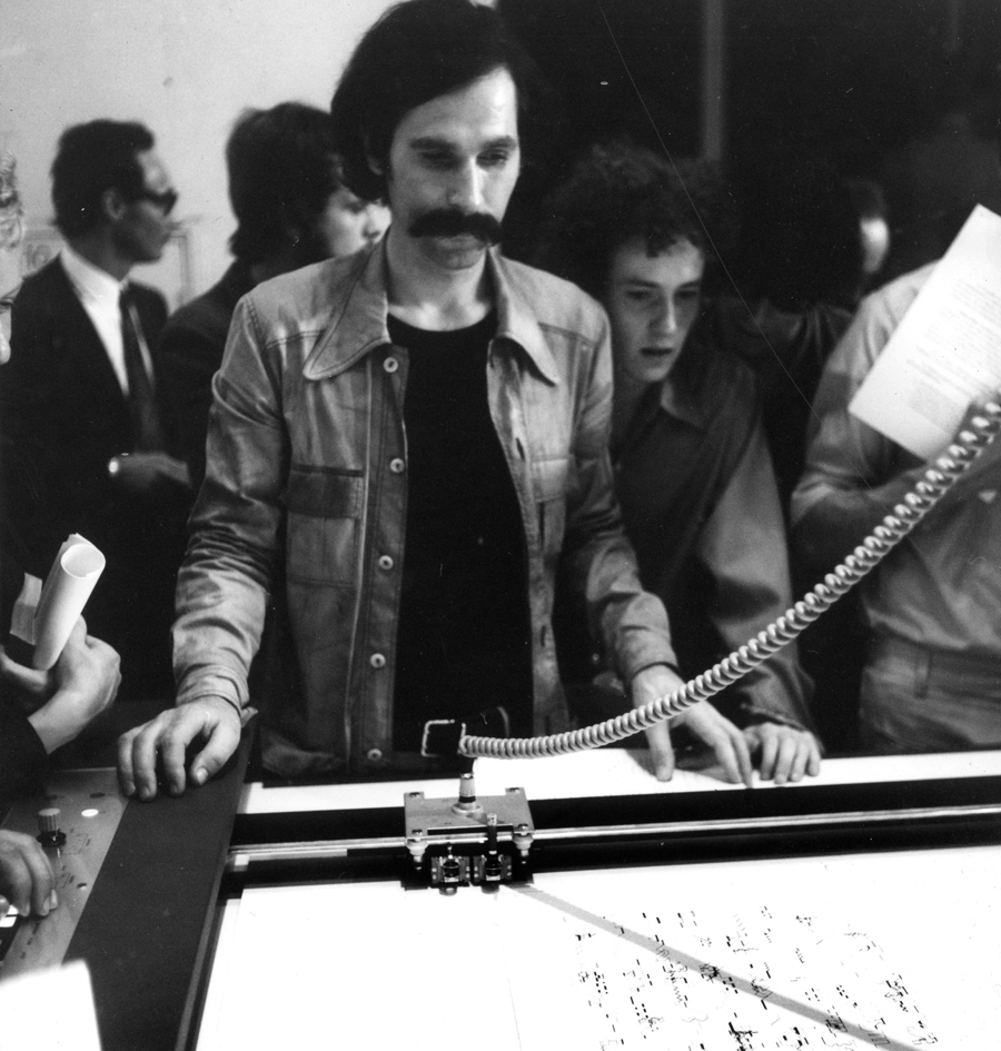 Manfred Mohr at a plotter